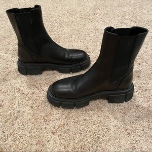 🛍 SALE Zara Chunky Black Boot Track Sole